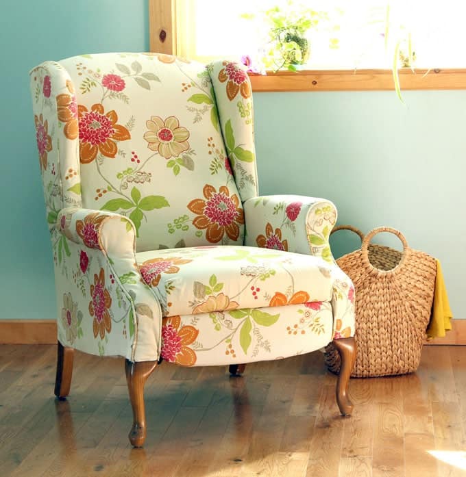 How to Paint Upholstery Fabric–Black Velvet Chair
