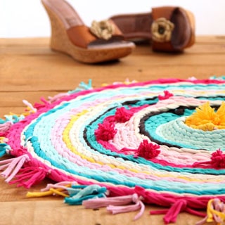 How to Make Beautiful Rag Rug {& DIY T-shirt Yarn} - A Piece Of Rainbow