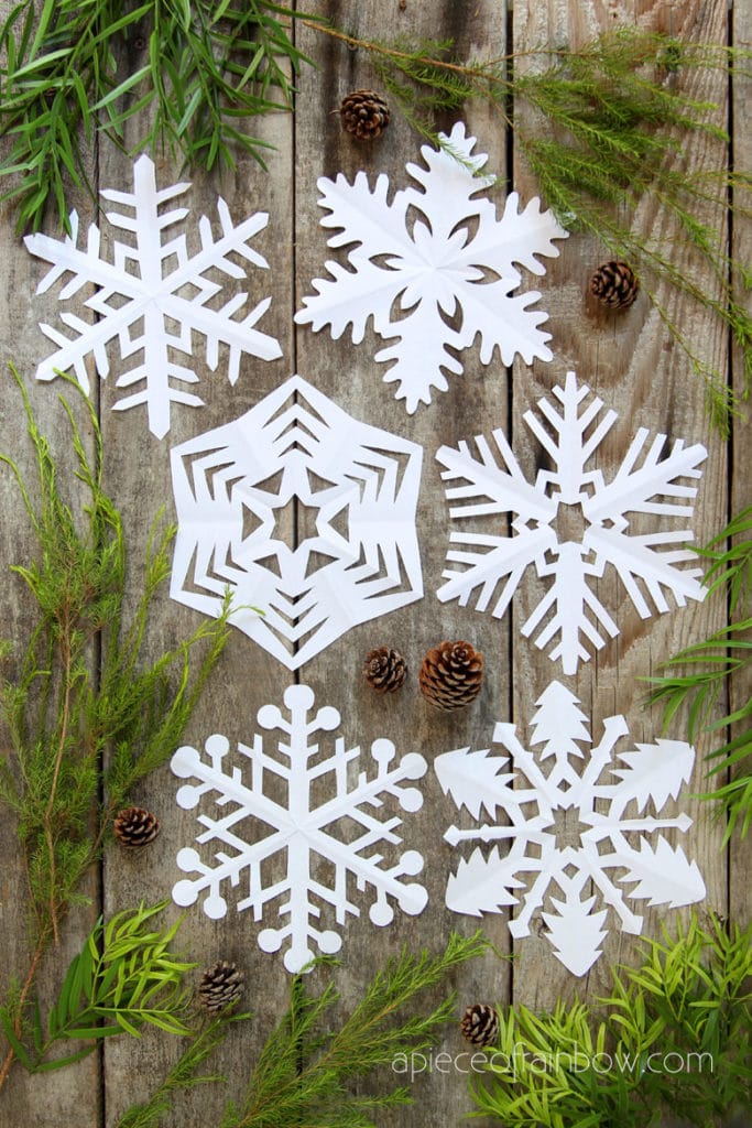 eleganckie papierowe płatki śniegu na zimowe Boże Narodzenie