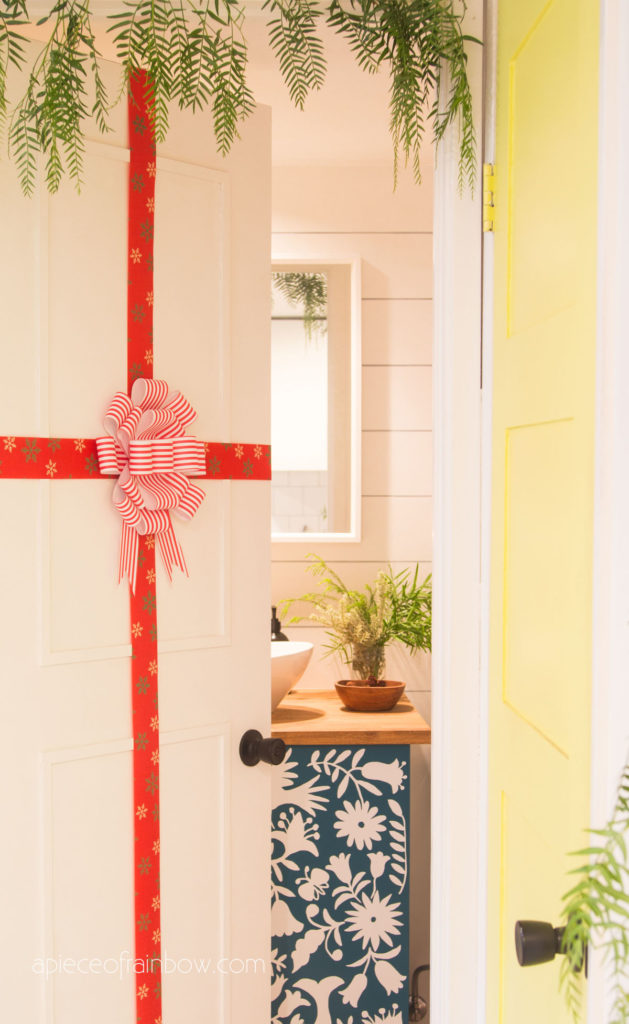 DIY Christmas Door Decorations: $1 in 10 Minutes - A Piece Of Rainbow
