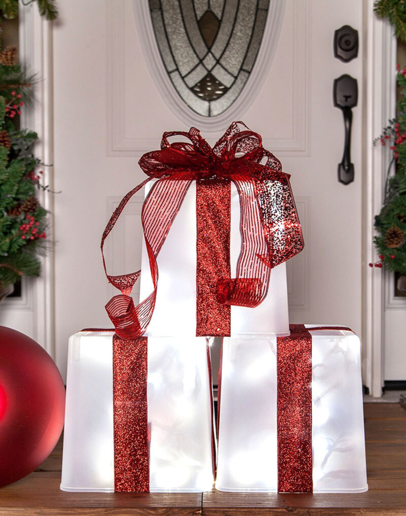Outdoor Christmas decorating ideas for the front porch